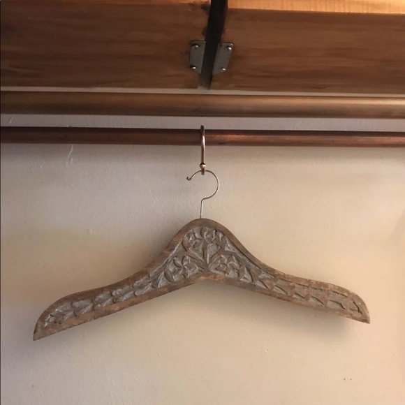 Handcarved Wooden Floral Embossed Clothing Hanger In  Natural Brown - Picture 5 of 6